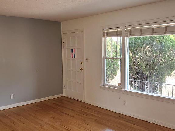4th image of 1132 Stanford Dr NE