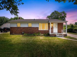 32452 Exeter Dr, Warren, MI 48092