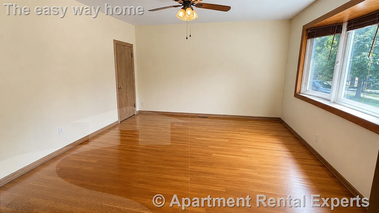 3 bed, 1.0 bath, $4,100 — Photo 3