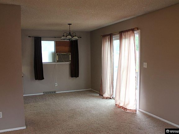 3rd image of 1008 Eastview Dr