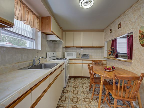 5th image of 93-47 209th St