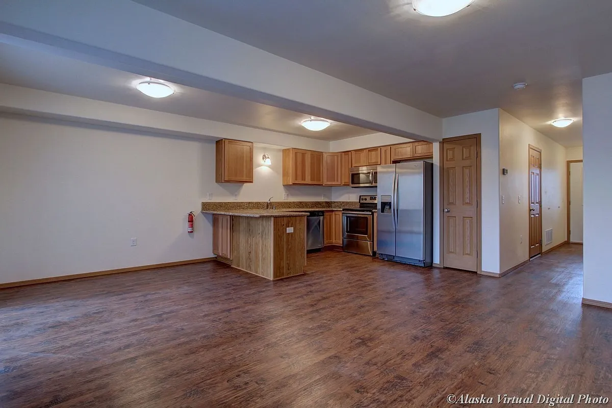 Building Photo - 1600-1650 E Kinzi Cir