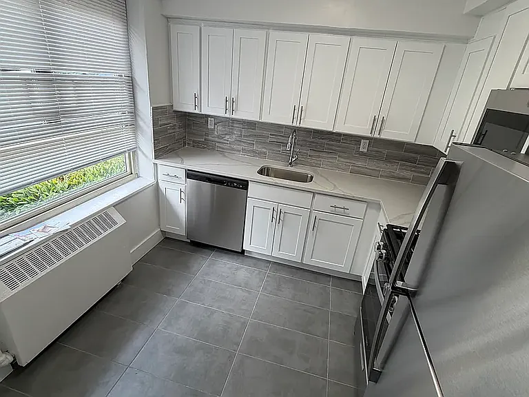 192-04D 71st Cres #L — Photo 1