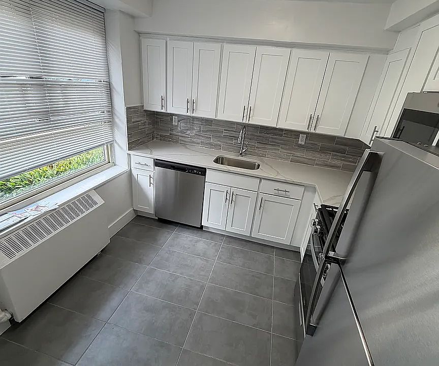 1st image of 192-04D 71st Cres #L