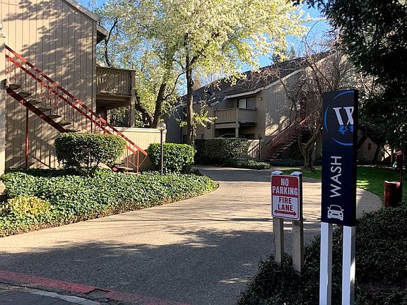 Waters Edge Apartment Carwash Station