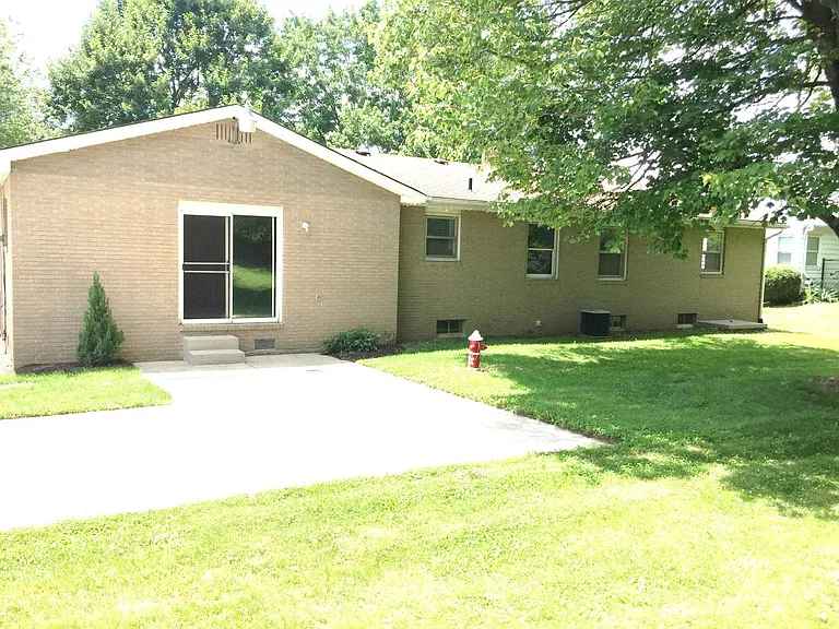 1809 Greensburg Rd — Photo 2