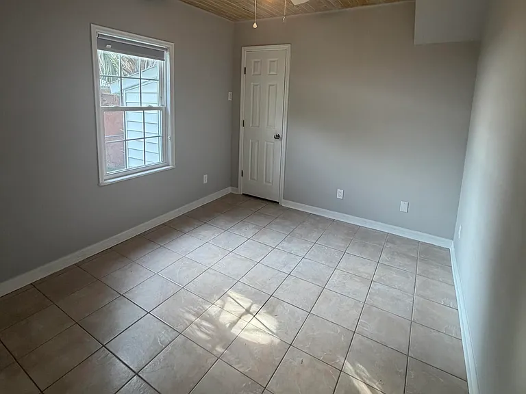 736 W King St #A — Photo 14