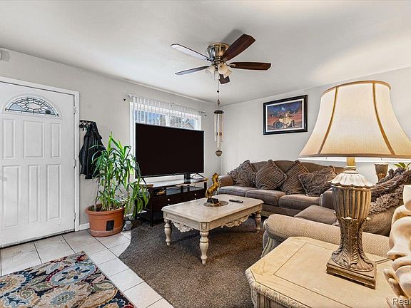 4th image of 825 Robinwood St