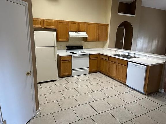 3rd image of 3877 Heritage Oaks Ct