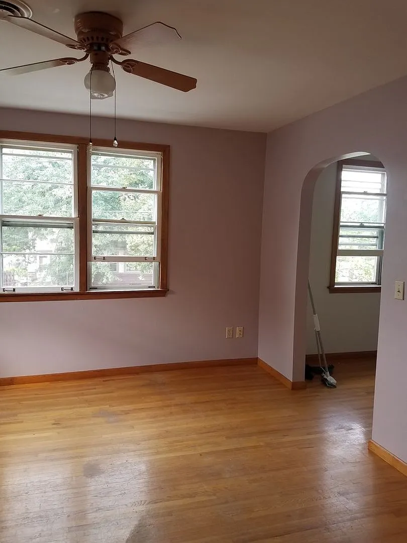 Charming Northeast Minneapolis Home Convenient Location — Photo 4
