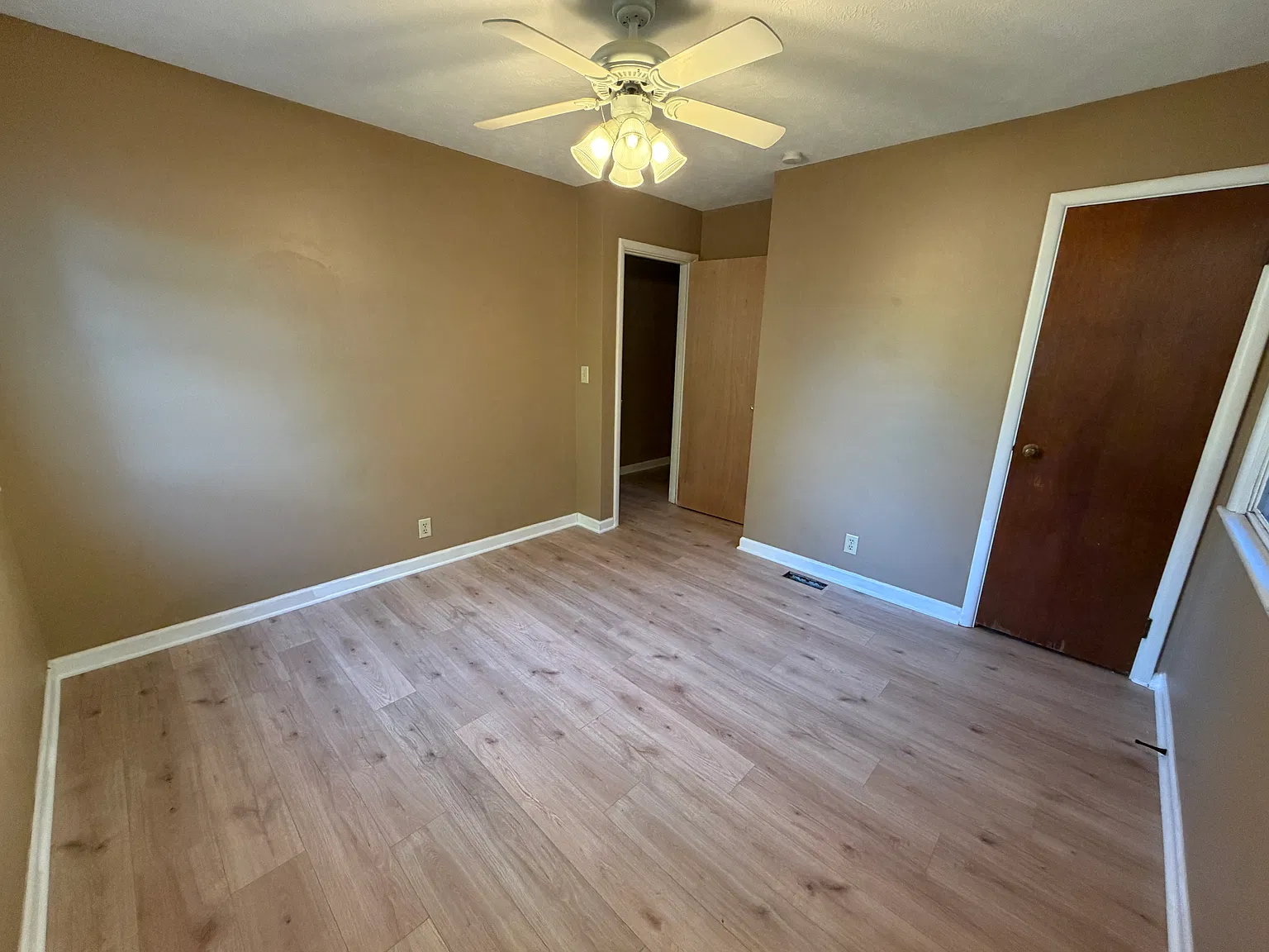 3 bed, 962 sqft, $1,345 — Photo 4