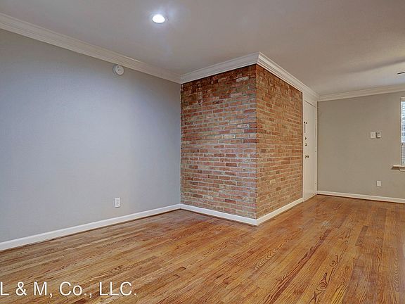 3rd image of 2647 Greenbriar St #2