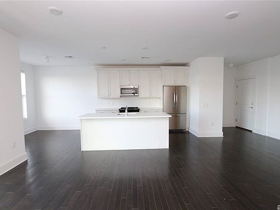 2nd image of 516 Marina Pointe Dr #516