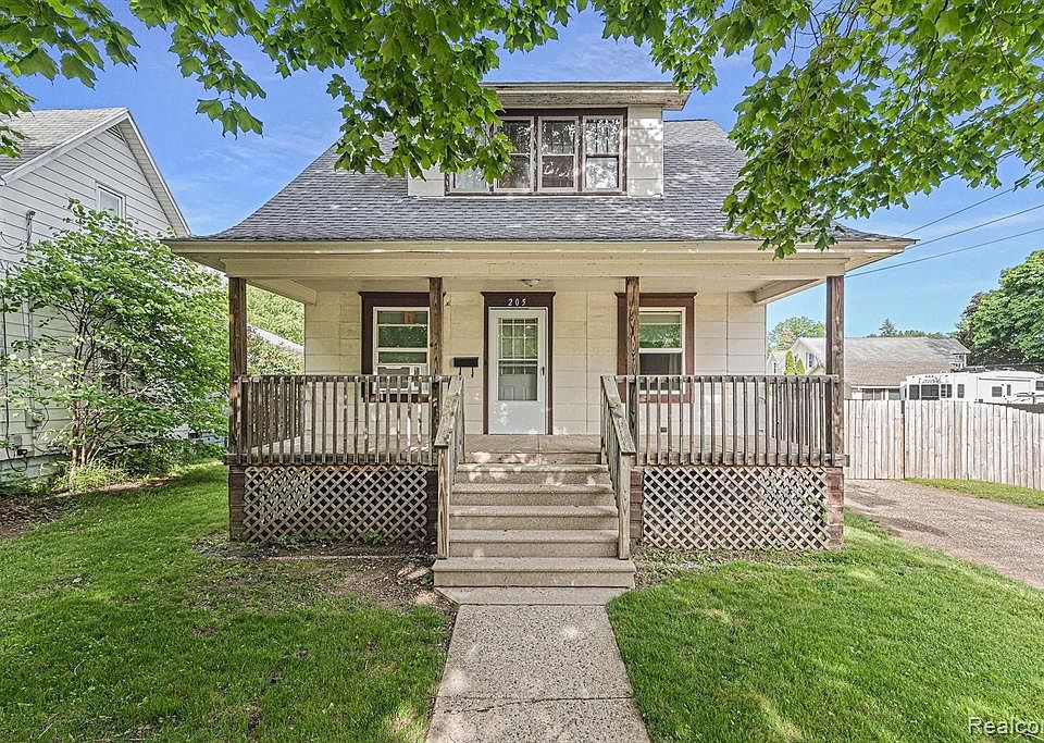 1st image of 205 Oakwood Ave