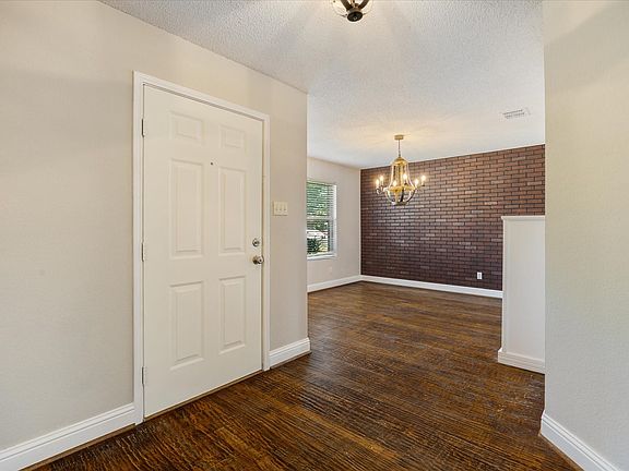 4th image of 1507 Greenbrook Dr