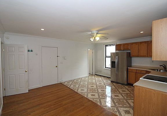 4th image of 693 Leonard St #3