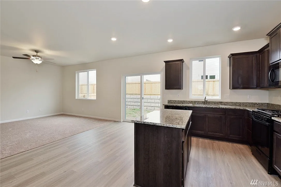 3 bed, 2.5 bath, 1623 sqft, $2,650 — Photo 4