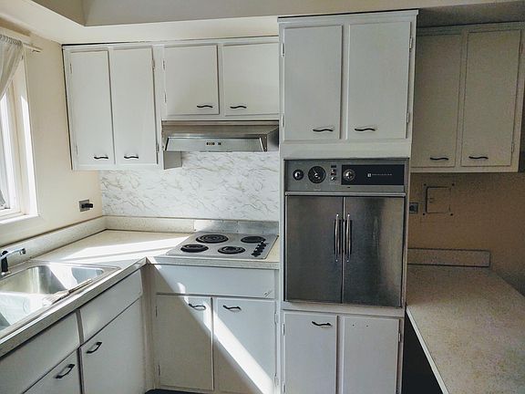 5th image of 1120 Greenleaf Ave APT 1D
