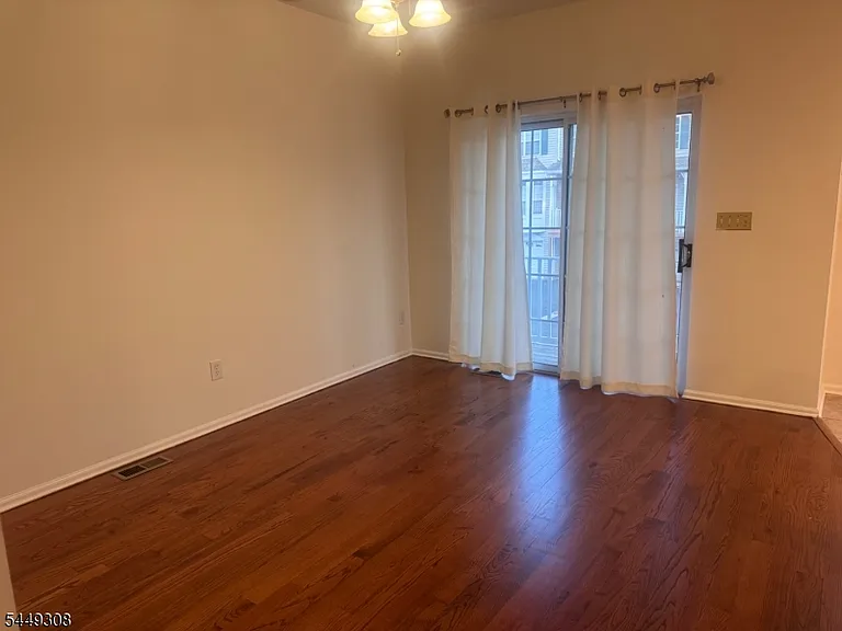 32 Chesterfield Ct — Photo 5