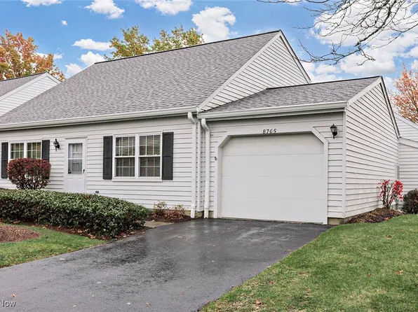 8765 Eastbrook Cir, Chagrin Falls, OH 44023