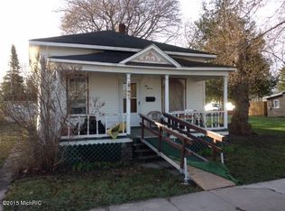 211 S C St, Cheboygan, MI 49721
