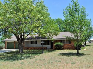 1304 Hiawatha St, Sweetwater, TX 79556