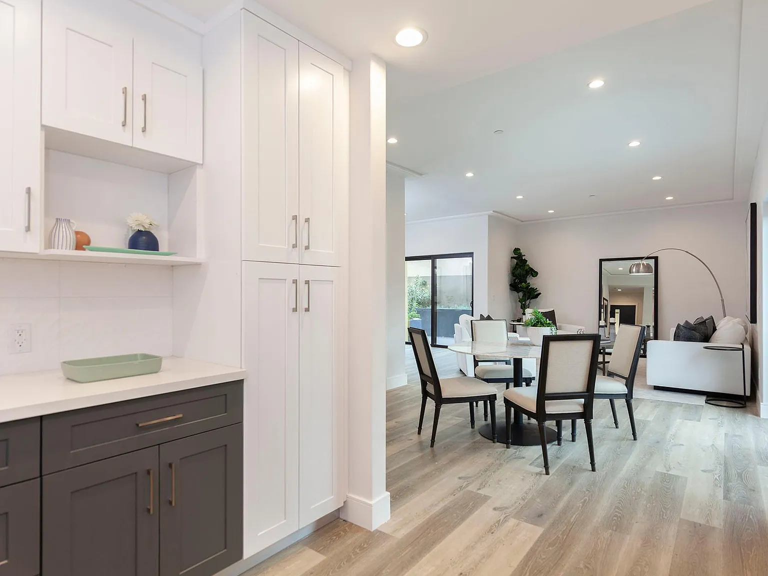 2 bed, 2.5 bath, 1347 sqft, $4,250 — Photo 3