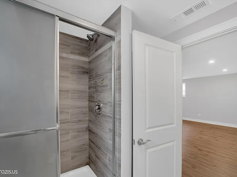 4043 N Wagner Ave — Photo 27