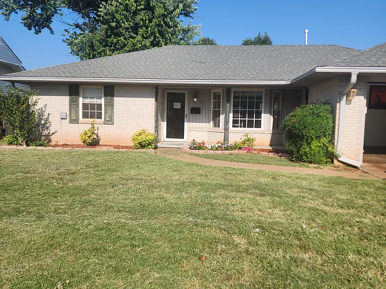 1101 Pin Oak Dr — Photo 1
