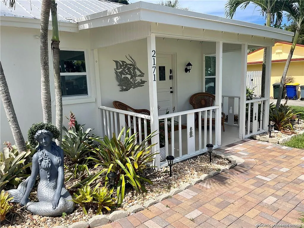 2 bed, 1.0 bath, 936 sqft, $3,000 — Photo 2