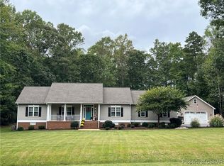 124 Riverboat Ln W, Hartfield, VA 23071