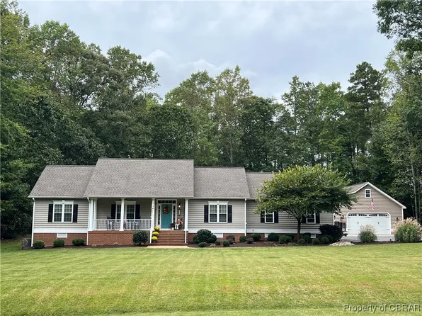 124 Riverboat Ln W, Hartfield, VA 23071