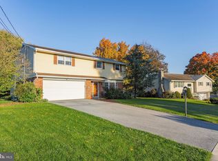 42 Wolf Rd, Akron, PA 17501