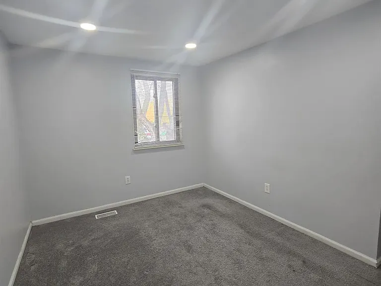 8410 Hickory Dr — Photo 13