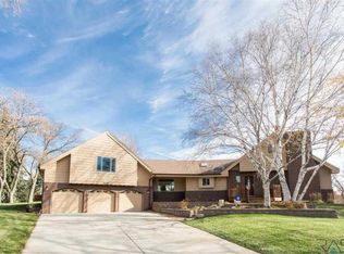 108 S Oak Ridge Rd, Brandon, SD 57005