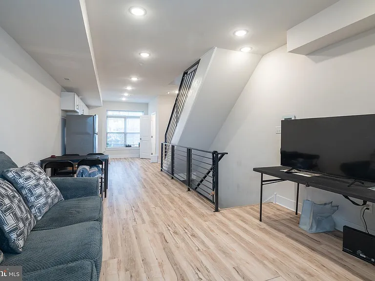 2531 N Mascher St #2 — Photo 4
