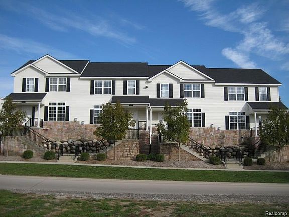 5th image of 905 Creekwood Ln
