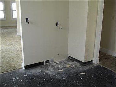 3rd image of 3578 E 113th St