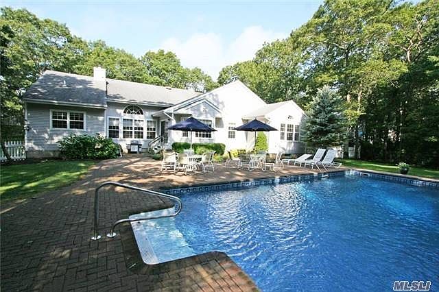 2nd image of 12 Wood Hollow Dr