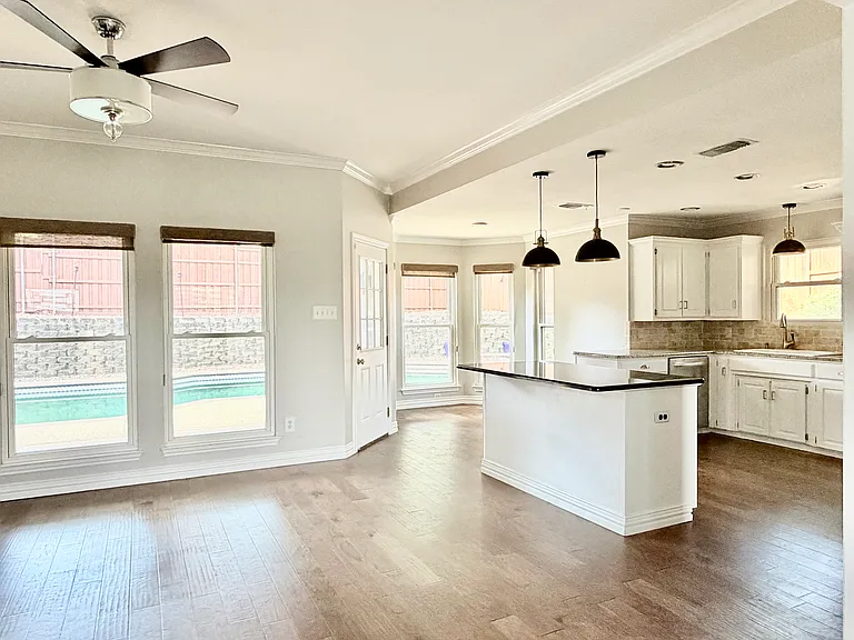 2937 Sweet Briar St — Photo 3