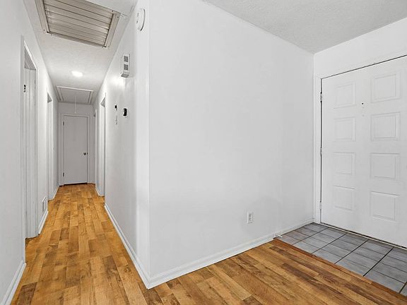 4th image of 352 Trotters Rdg