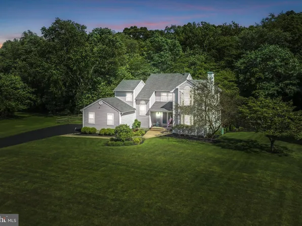 18 Hampshire Ct, New Egypt, NJ 08533