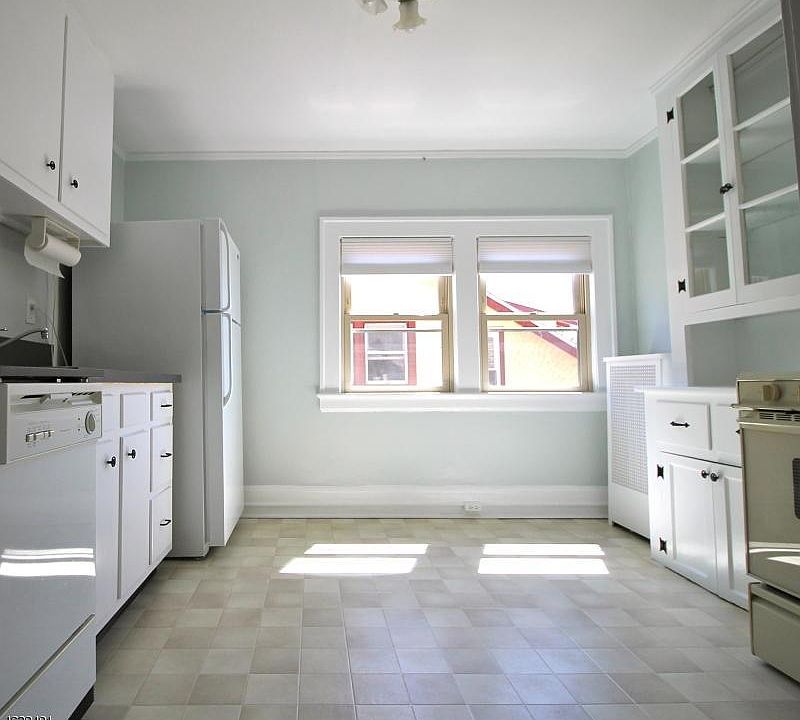 1st image of 22 Walnut Pkwy Floor 3