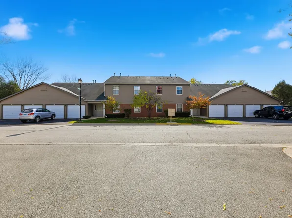 767 E Whispering Oaks Dr #767, Palatine, IL 60074