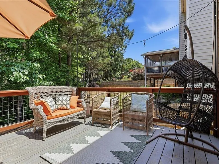 2540 Lansing Ln — Photo 8