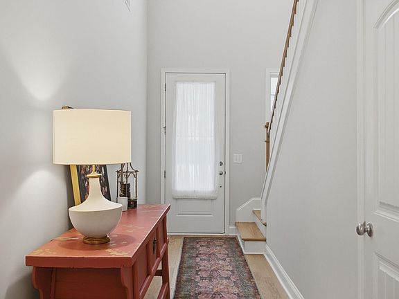 3rd image of 20 Hasbrook Ln
