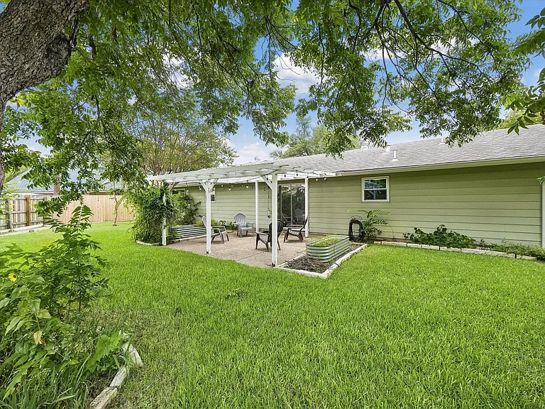 1902 Wooten Dr — Photo 21