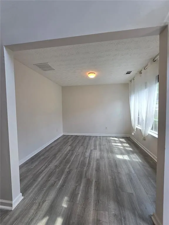 4 bed, 2.0 bath, 2784 sqft, $2,600 — Photo 4