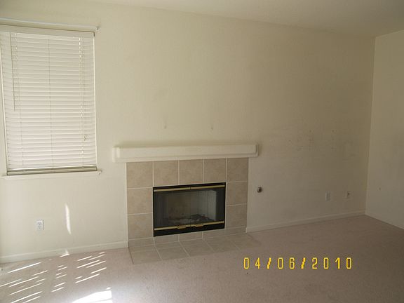 3rd image of 906 Sunnyside Ln