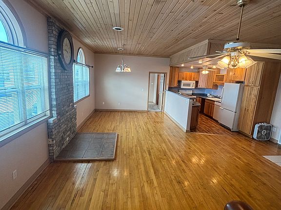 4th image of 228 W Barker Ave #A